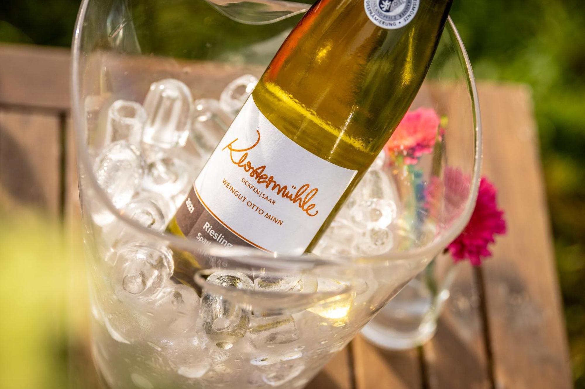 Weinhotel Restaurant Klostermuehle Ockfen Bagian luar foto