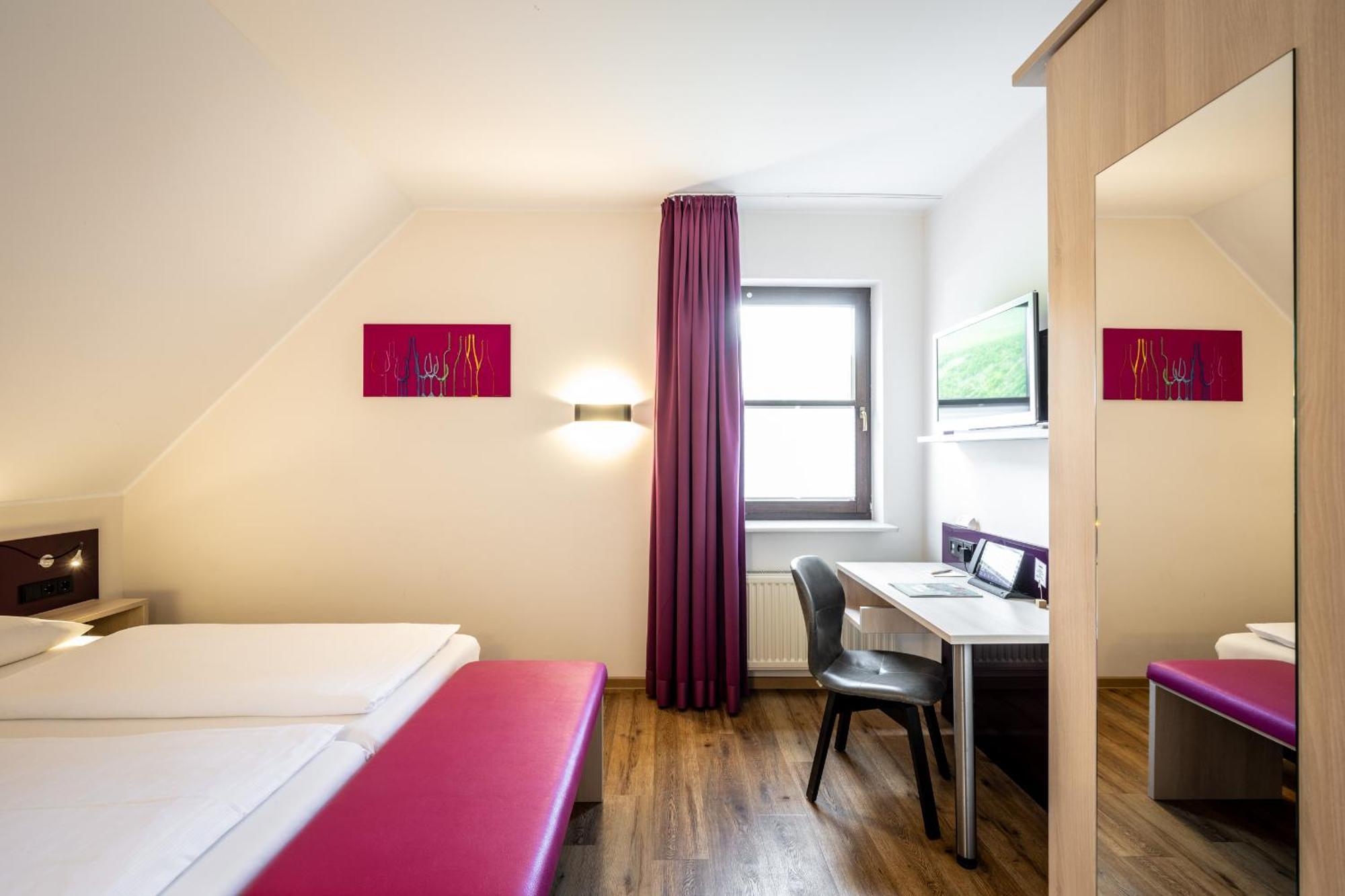 Weinhotel Restaurant Klostermuehle Ockfen Bagian luar foto